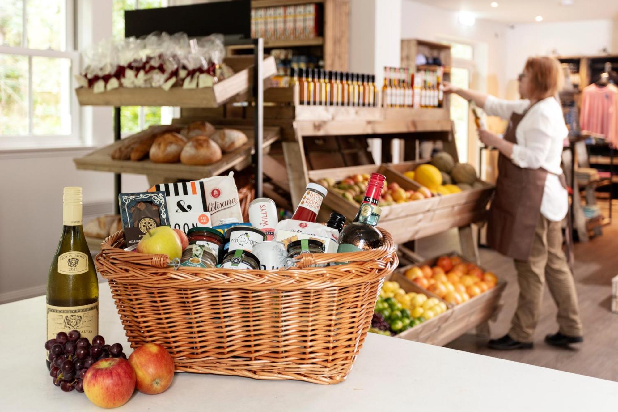 Schloss Roxburghe, Part Of Destination By Hyatt Kültér fotó A typical shopping basket