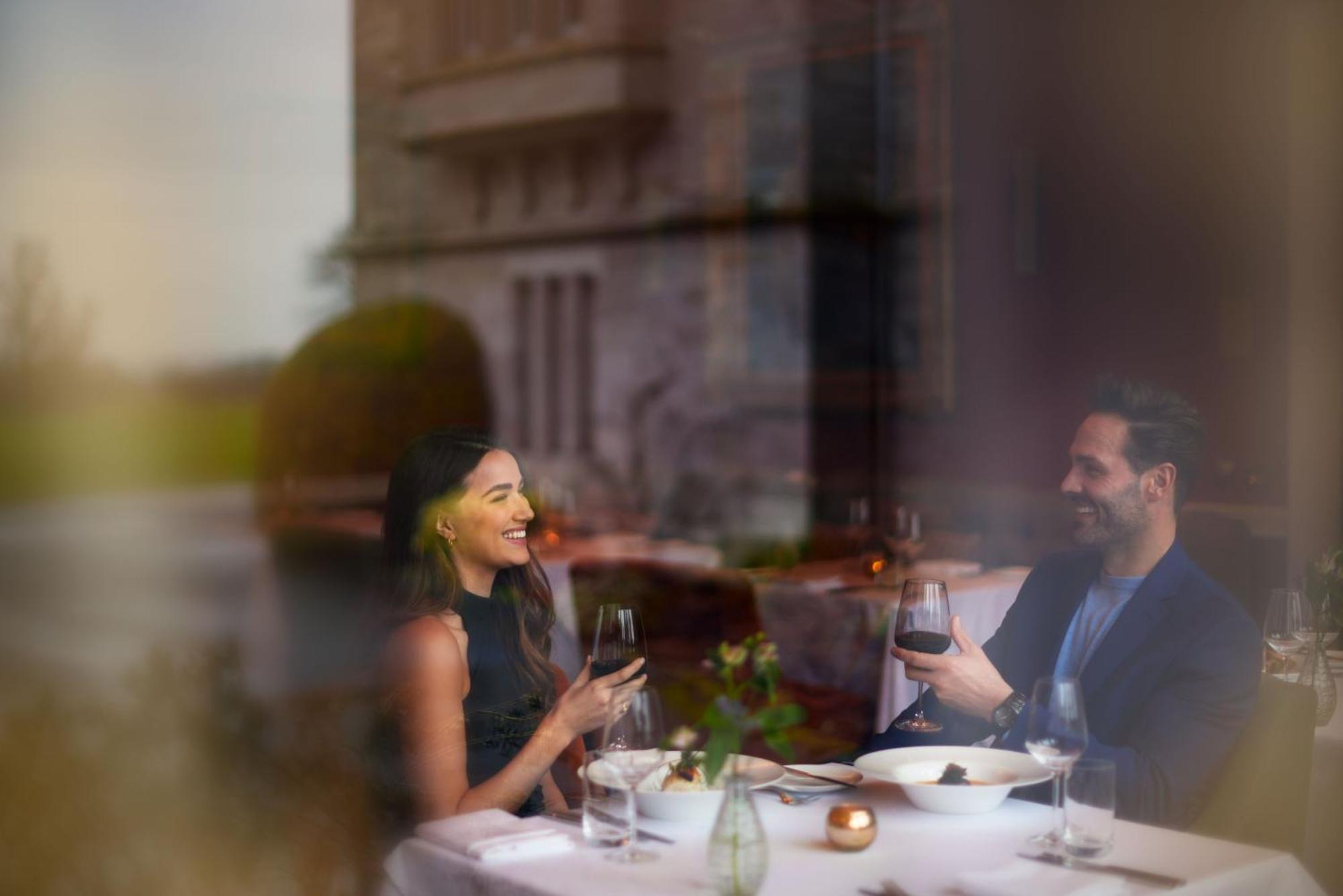 Schloss Roxburghe, Part Of Destination By Hyatt Kültér fotó A couple dining at a restaurant