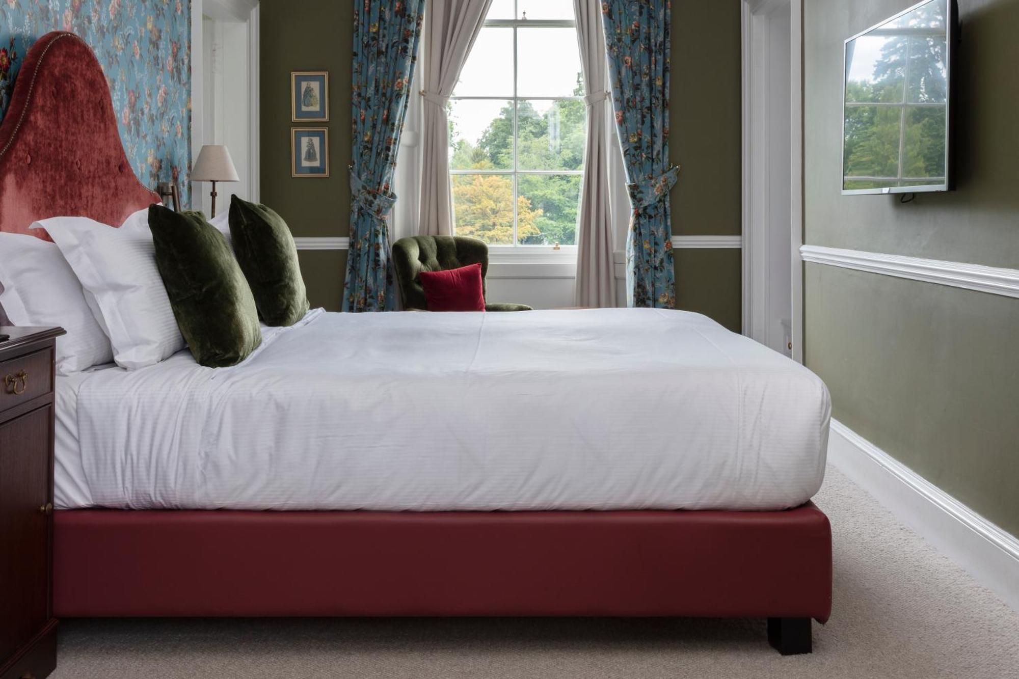 Schloss Roxburghe, Part Of Destination By Hyatt Kültér fotó A bedroom at the hotel