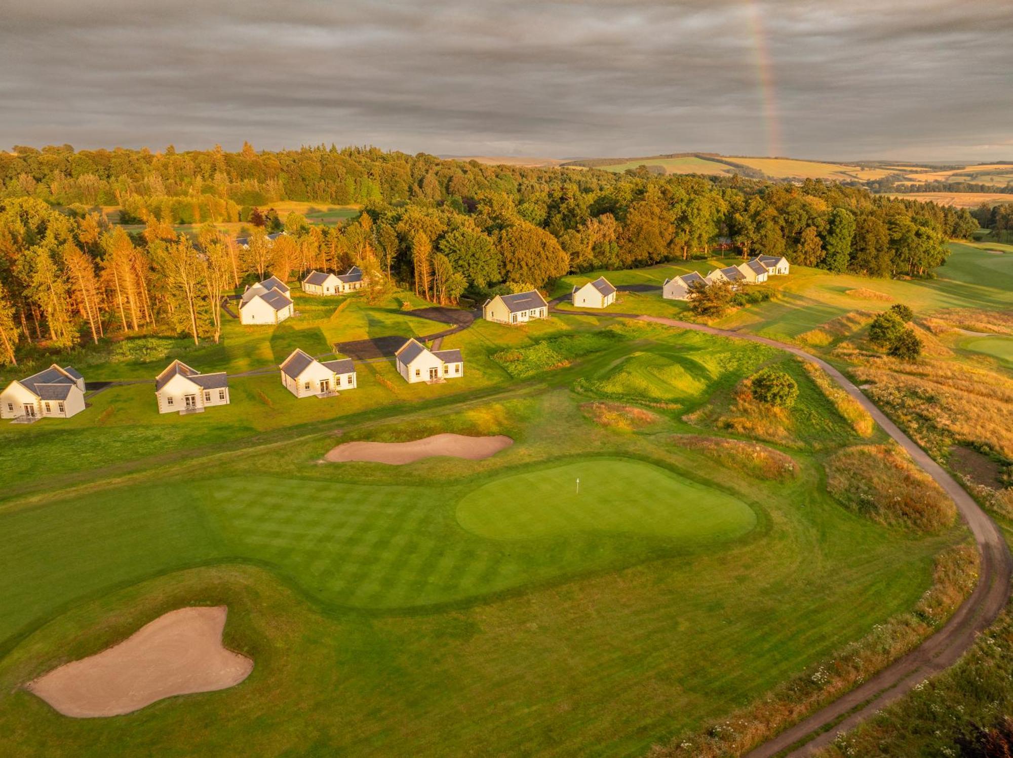 Schloss Roxburghe, Part Of Destination By Hyatt Kültér fotó Golf resort in Estonia