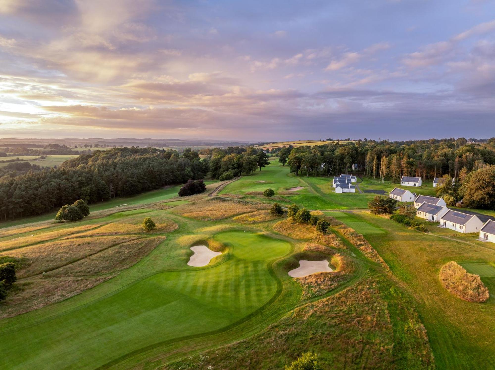 Schloss Roxburghe, Part Of Destination By Hyatt Kültér fotó The 18th hole at the Old Golf Course