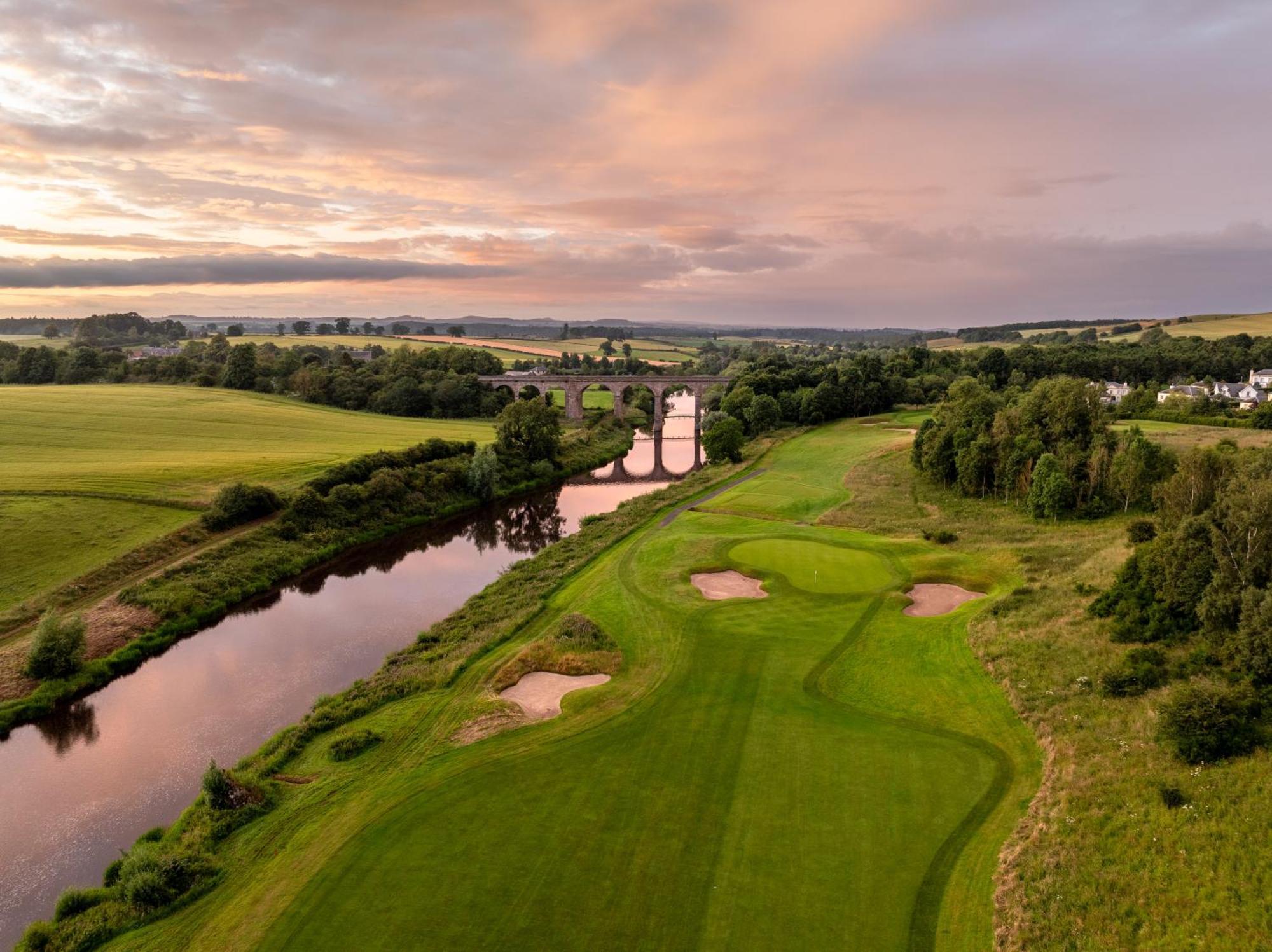 Schloss Roxburghe, Part Of Destination By Hyatt Kültér fotó The 17th hole at the Old Head Golf Links