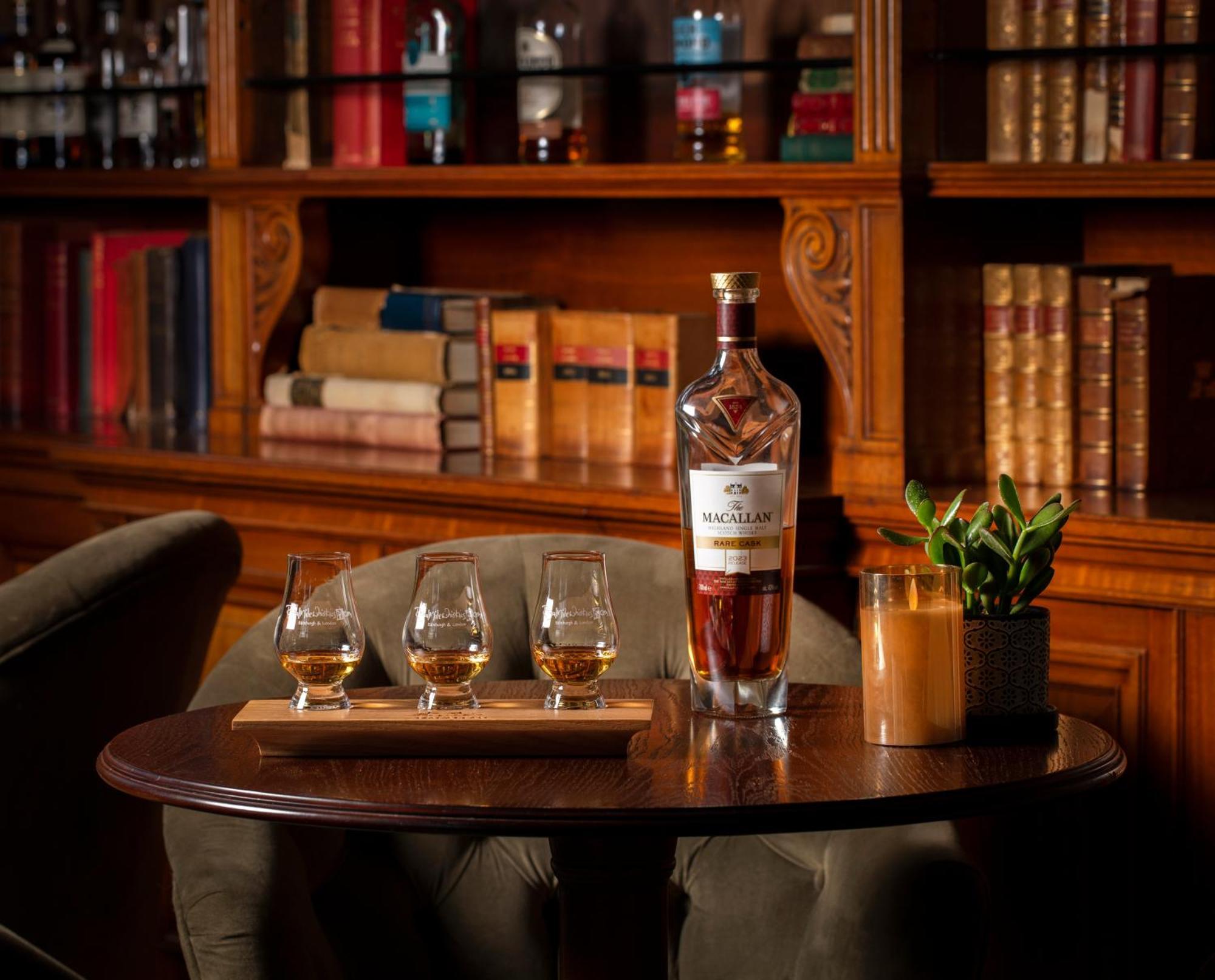 Schloss Roxburghe, Part Of Destination By Hyatt Kültér fotó A bottle of Macallan 40 Year Old