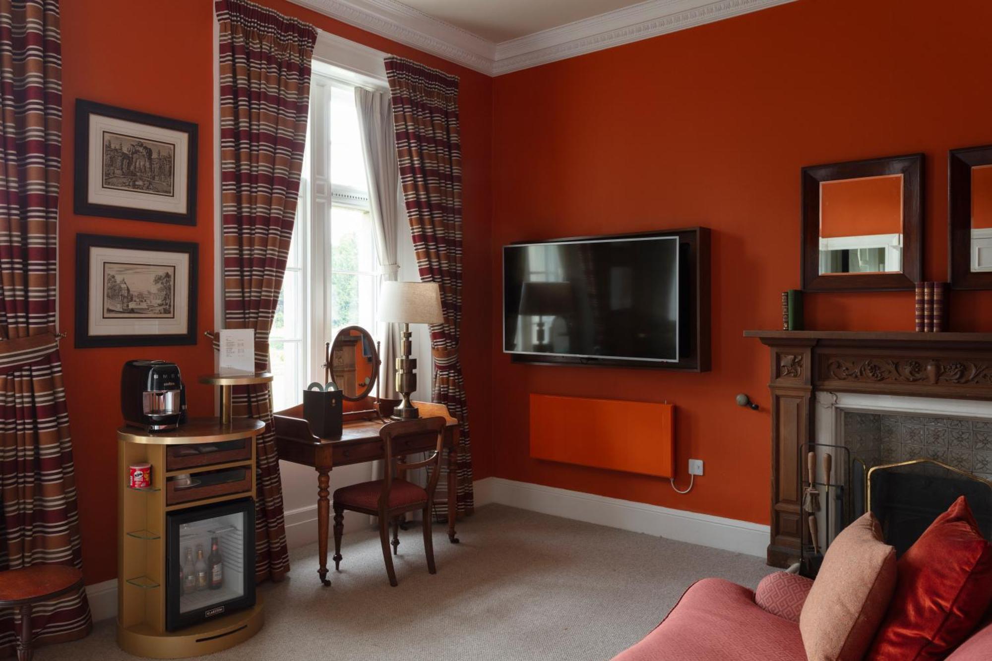 Schloss Roxburghe, Part Of Destination By Hyatt Kültér fotó A room at the hotel